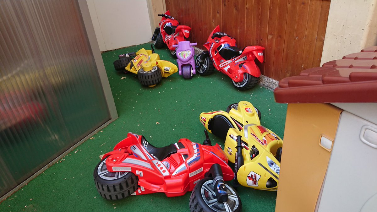 patrope26's tweet photo. Mirad que preciosidad de espacio tenemos en el Hospital de Getafe #HUGF para los niños que están ingresados gracias a @FundAladina #maravillosoLugar 🥰 🧸🧩 #RinconesEspeciales https://t.co/9ilDghxPsi