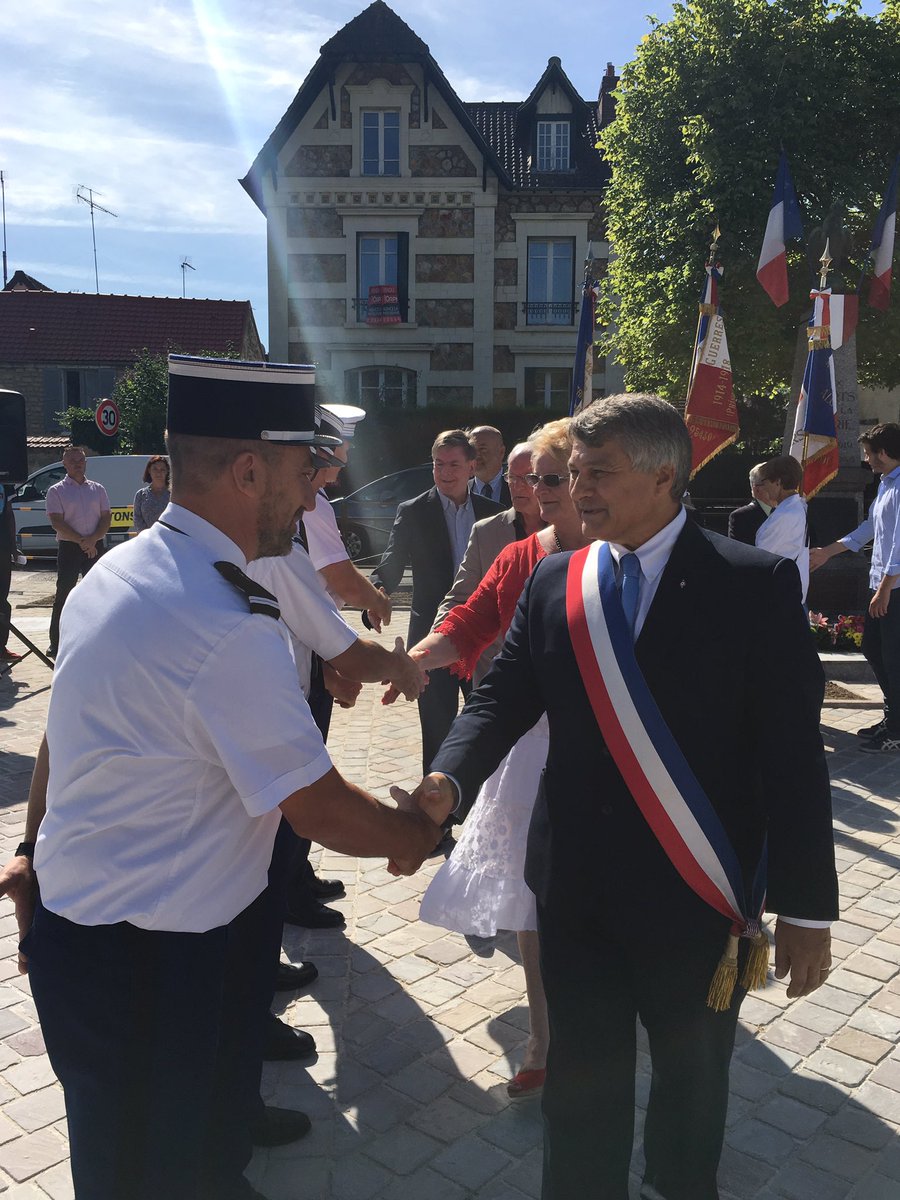 « Il y a 75 ans les Mérysiens sortaient dans les rues et entonnaient la Marseillaise, les Allemands en déroute faisaient leurs dernières victimes civiles ».
Pierre-Edouard EON, Maire de Méry-sur-Oise et Conseiller départemental du Val d’Oise.
#DevoirdeMémoire #Méry 🇫🇷