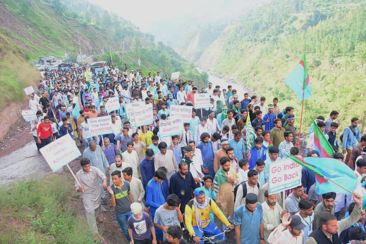 Islami Jamiat E Talaba AK & GB arranged a ' Self Determination March' towards LOC Chakothi.
Thousand of Students from across the state participated and raised slogans against Indian brutalities in IOK.

#Kashmirbaneygapakistan #Kashmir #IJTMarch2LOC #KashmirHour