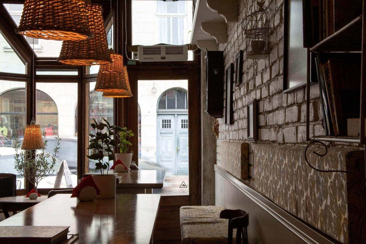 Rofar_SL's tweet photo. ¿Cuánto cuesta #montar un #restaurante? 💶 ¿Qué requisitos necesitas? ¿Es mejor comprarlo o alquilarlo? Descúbrelo en este artículo 💪
➡ https://t.co/4SScDohVYi

#Hostelería #Málaga #Instalaciones #CostaDelSol #CocinaIndustrial #restauración #restaurantes #HORECA #catering https://t.co/IzFFuwZ1gu