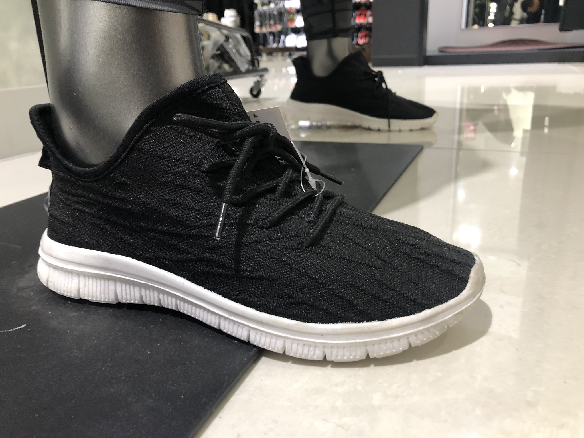 Bodymaker幕張新都心店 Auf Twitter Bodymaker幕張新都心店です アッパーニットスニーカー ウェーブカットモデル 各カラー各サイズ在庫ございます 是非お越しくださいませ Bodymaker イオンモール幕張新都心 T Co H09m4g0dhh Twitter