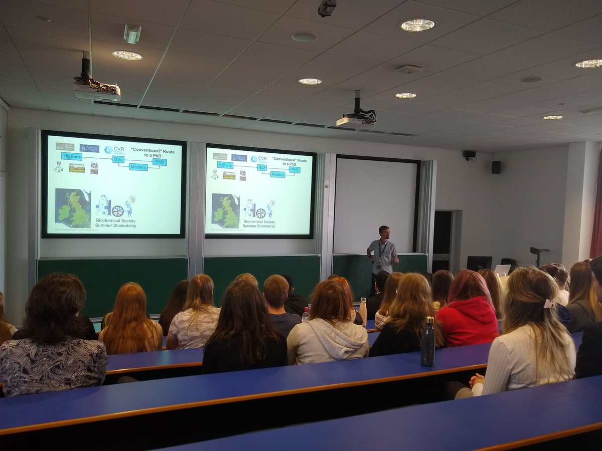 CVR_Genomics's tweet image. One of the #CVR PhD students paying it forward with a career talk at this weeks University of Glasgow Outreach project, the PCR workshop teaching students from Glasgow&apos;s high schools about DNA and viruses @lovelyangus #UofGlasgow #PCRworkshop