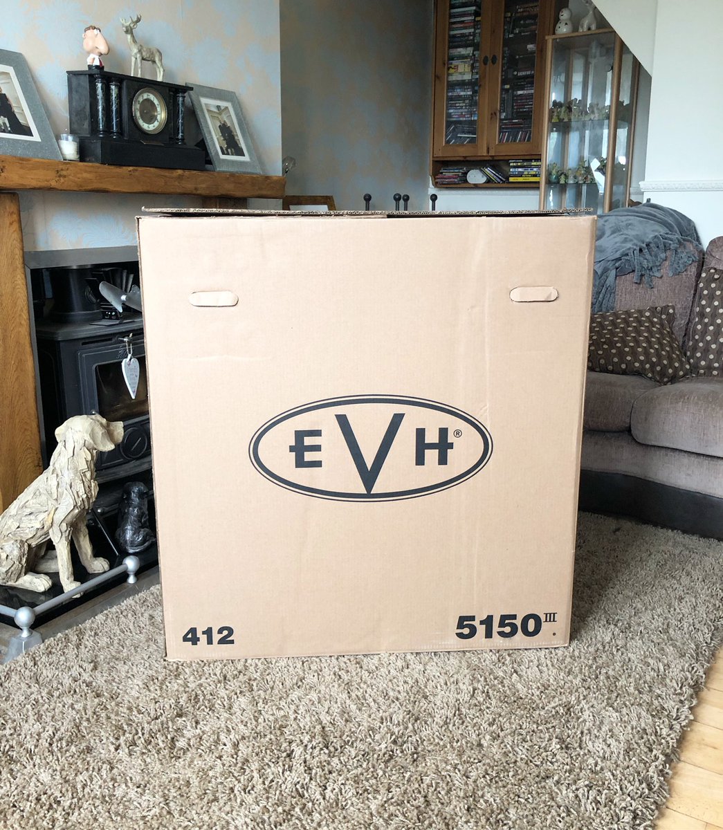 JackEdwardsMuso's tweet photo. Special delivery from @EVHGear 😆🤘🏼 Thank you @Fender for hooking me up! I am so excited to get this thing fired up! #PISTON #NEWCABDAY https://t.co/Mx7vjfeHqj