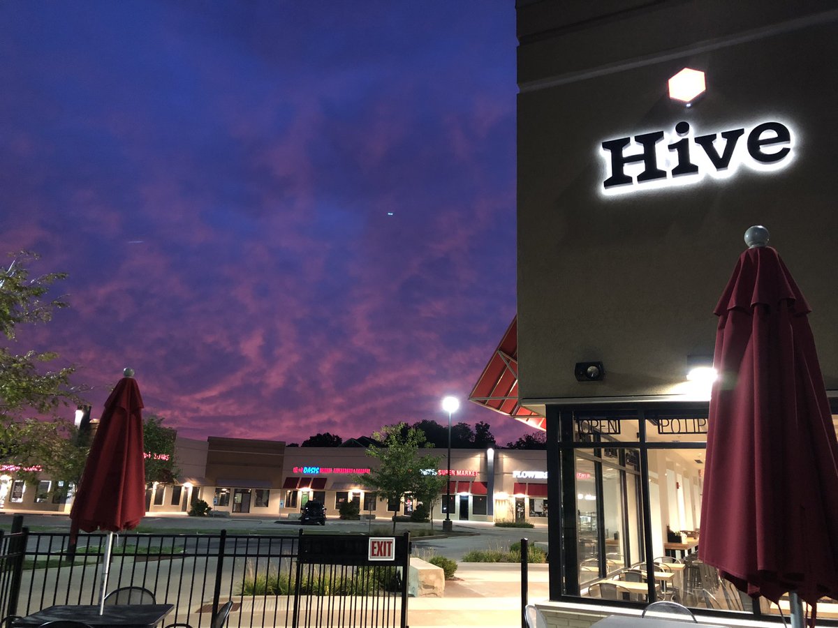 HiveBloomington's tweet photo. Just a reminder that we open at 7 AM for breakfast and pastries. Plus, early risers get to see this sky 😍 https://t.co/Ja04wSYv0z