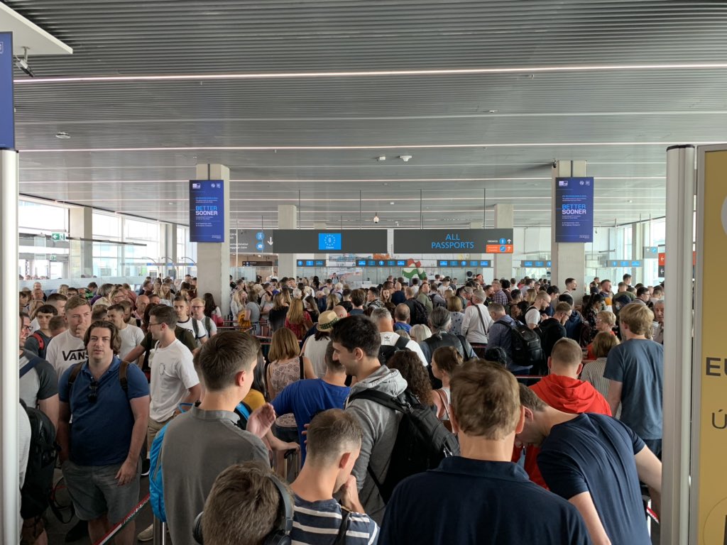 kotsovinos's tweet photo. @budairport This is what the new immigration hall looks like at the moment. https://t.co/y9T1UZTLgv