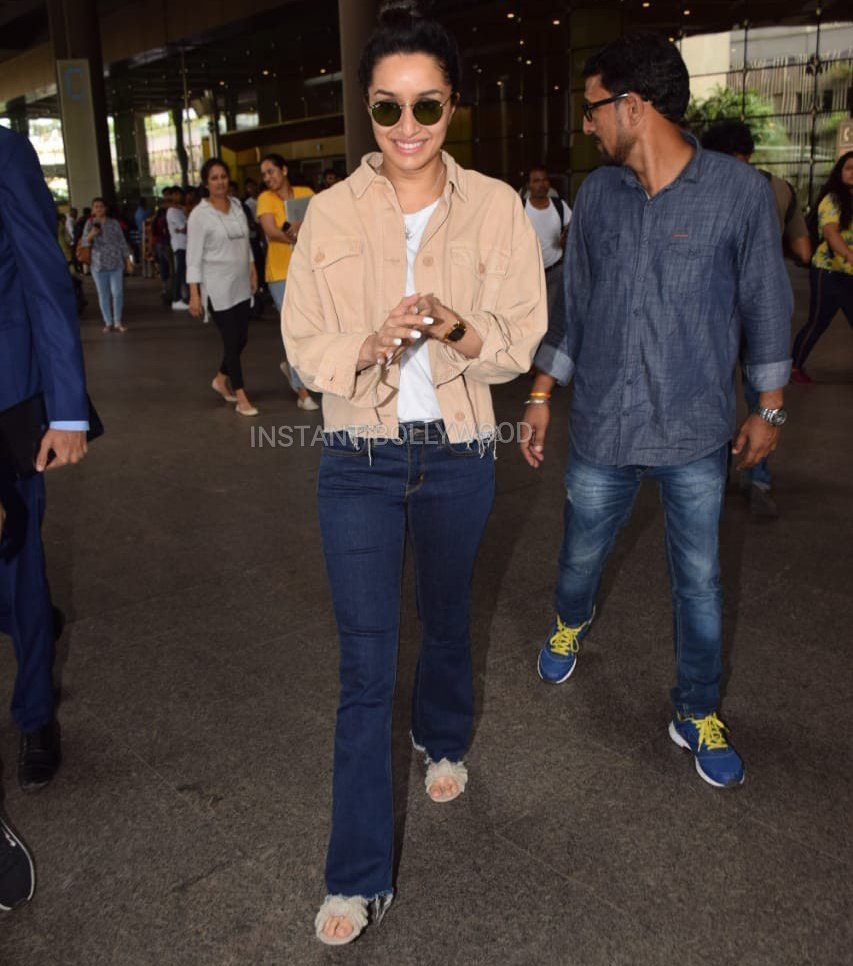 instantbolly's tweet photo. #ShraddhaKapoor Snapped At Airport https://t.co/5BX1dwJg68