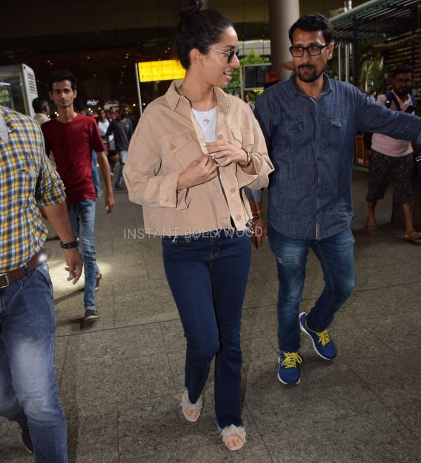 instantbolly's tweet photo. #ShraddhaKapoor Snapped At Airport https://t.co/5BX1dwJg68