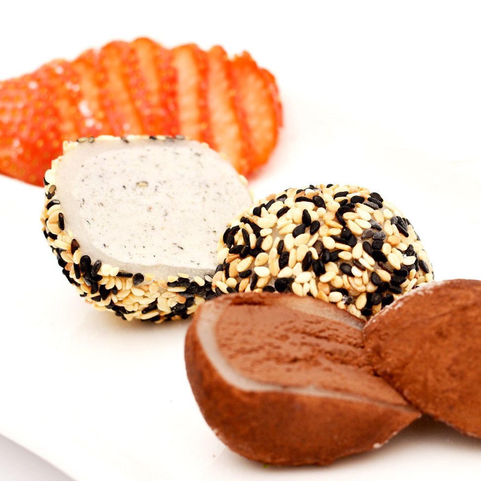 ArigatoDining's tweet photo. Have you ever tried Japanese Mochi? The velvety rice deserts come with a variety of creamy centres including Mango, Chocolate, or Coconut.

 Why not try some this lunchtime!?
#mochi #chocolate #mango #coconut #lunch #arigatio #desert #lunchdeal #arigato #newbury #newburyeats https://t.co/hASX7iWsgV