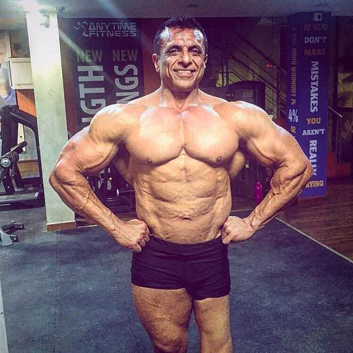 indianbodybuild's tweet photo. Nizar Dawoodani @teamnizardawoodani 💪🏻
#Repost
All Smiles for the gains back then. 😀😀😀💪💪💪
.
.
#TeamNizarDawoodani # Gains #PrepCoach #Mentor #GainingMode #GetBig #EatBig #EatRight #NoCheat #EatClean #LeanGains #Ripped #TeamProcel #Vitrovea #TeamNeulife https://t.co/Q4VnSAWBQl