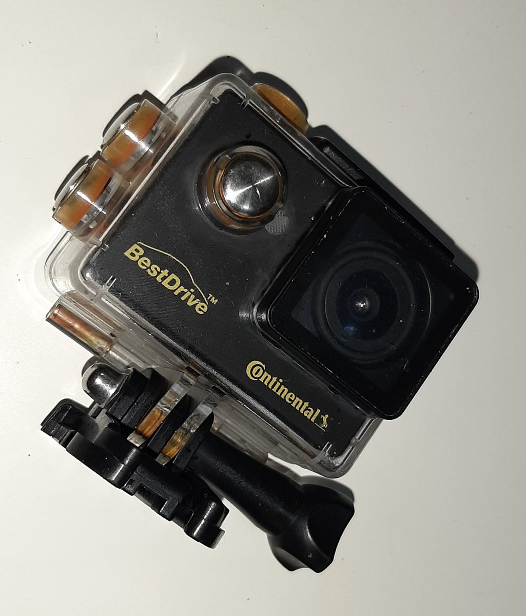 Cámara acuática encontrada en <a href="/LasCanteras/">Mi playa de Las Canteras 🏊🏻‍♀️🦈</a> zona playa chica, en la tarde de ayer 29 de agosto. Se deja en las dependencias de <a href="/CruzRojaCRC/">Cruz Roja Costarricense</a> <a href="/PoliciaLPA/">Policía Local LPA</a>  en la playa.