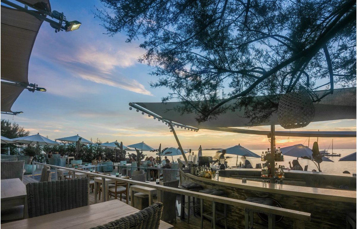 Estamos acabando agosto, pero estos paisajes son eternos☀️😉

We are finishing August, but these landscapes are eternal☀️😉

Wir beenden den August, aber diese Landschaften sind ewig☀️😉

#sunseabaribiza #wonderful_ibiza #beautiful_ibiza #seasonibiza #summeribiza #temporada2019