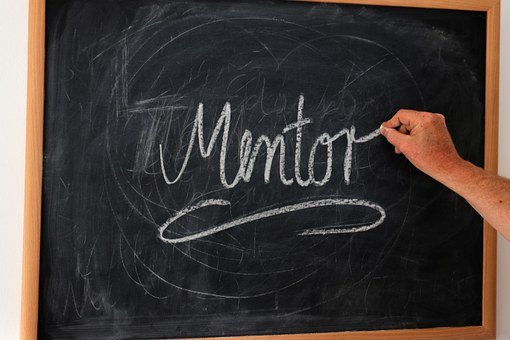 ICEUPC's tweet photo. Començarem setembre amb una col·laboració engrescadora amb els centres de @la_UPC sobre mentories entre estudiants. 👏👏👏
https://t.co/hgBQa655he https://t.co/NTBbtdsBA9