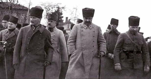 huseyinturan2's tweet photo. Emperyalizme ve işbirlikçilerine karşı, yaşasın
 #30Agustos https://t.co/m2IoFgG3u2