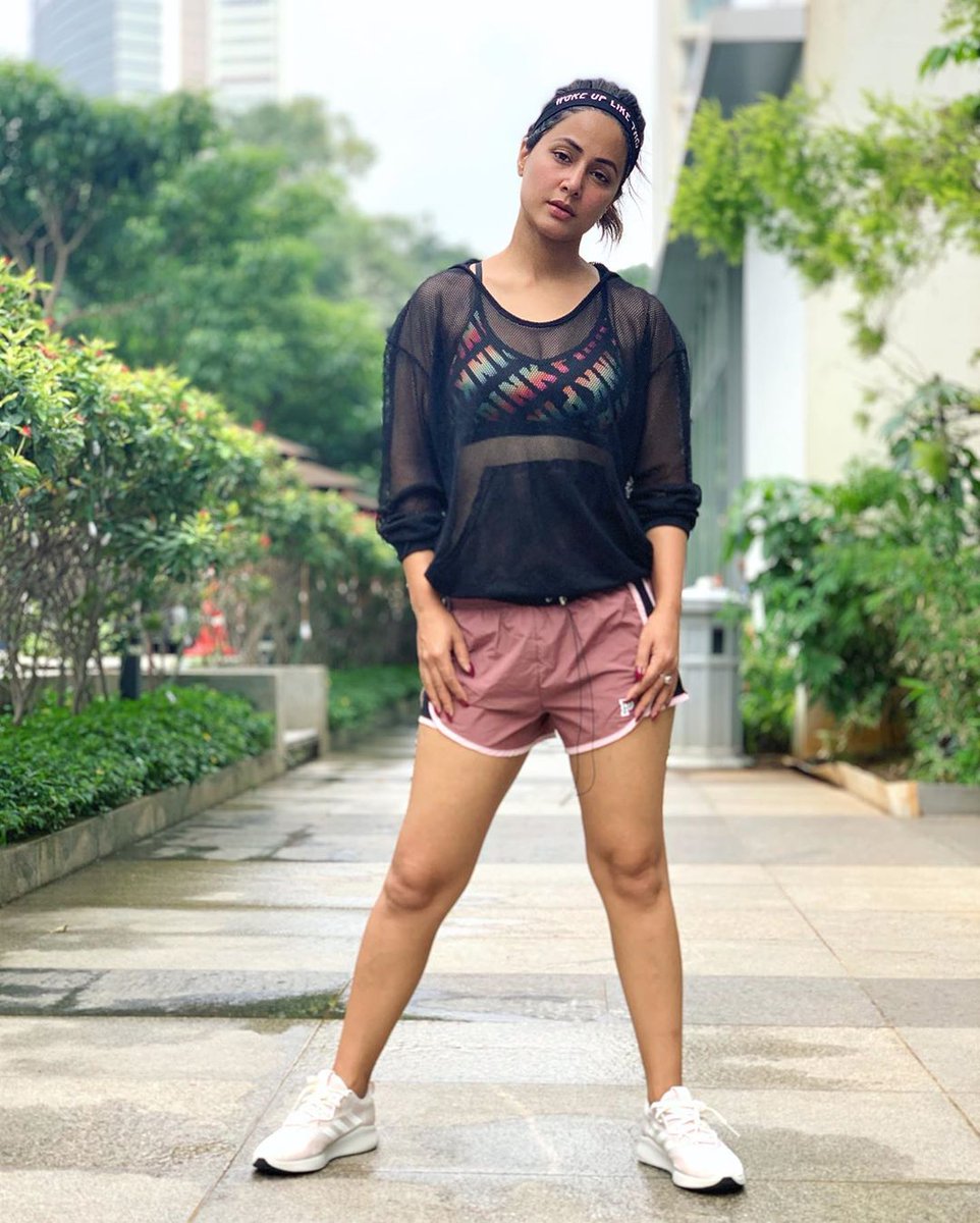 imkkamil12's tweet photo. Dreams don’t work unless you do💪 And yes I don’t need a cure for my pink addiction😉 @VictoriaSport
#Hinakhan
#PinkLove
#GymFashion
#GymSwagger
#WorkoutInStyle #WorkOutWithHinaKhan
#HinaKhanupdate
#InstaUpdate
@eyehinakhan @_hinakhanteam
@HeenaHk199 @naksh_aliya https://t.co/VdH7gbZEF8