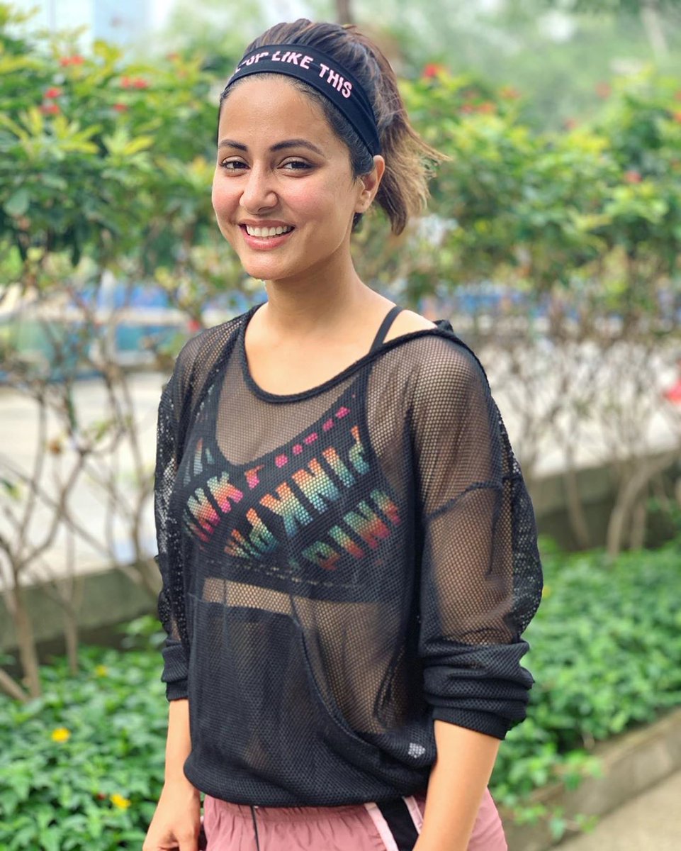 imkkamil12's tweet photo. Dreams don’t work unless you do💪 And yes I don’t need a cure for my pink addiction😉 @VictoriaSport
#Hinakhan
#PinkLove
#GymFashion
#GymSwagger
#WorkoutInStyle #WorkOutWithHinaKhan
#HinaKhanupdate
#InstaUpdate
@eyehinakhan @_hinakhanteam
@HeenaHk199 @naksh_aliya https://t.co/2ye0Z9JLbo