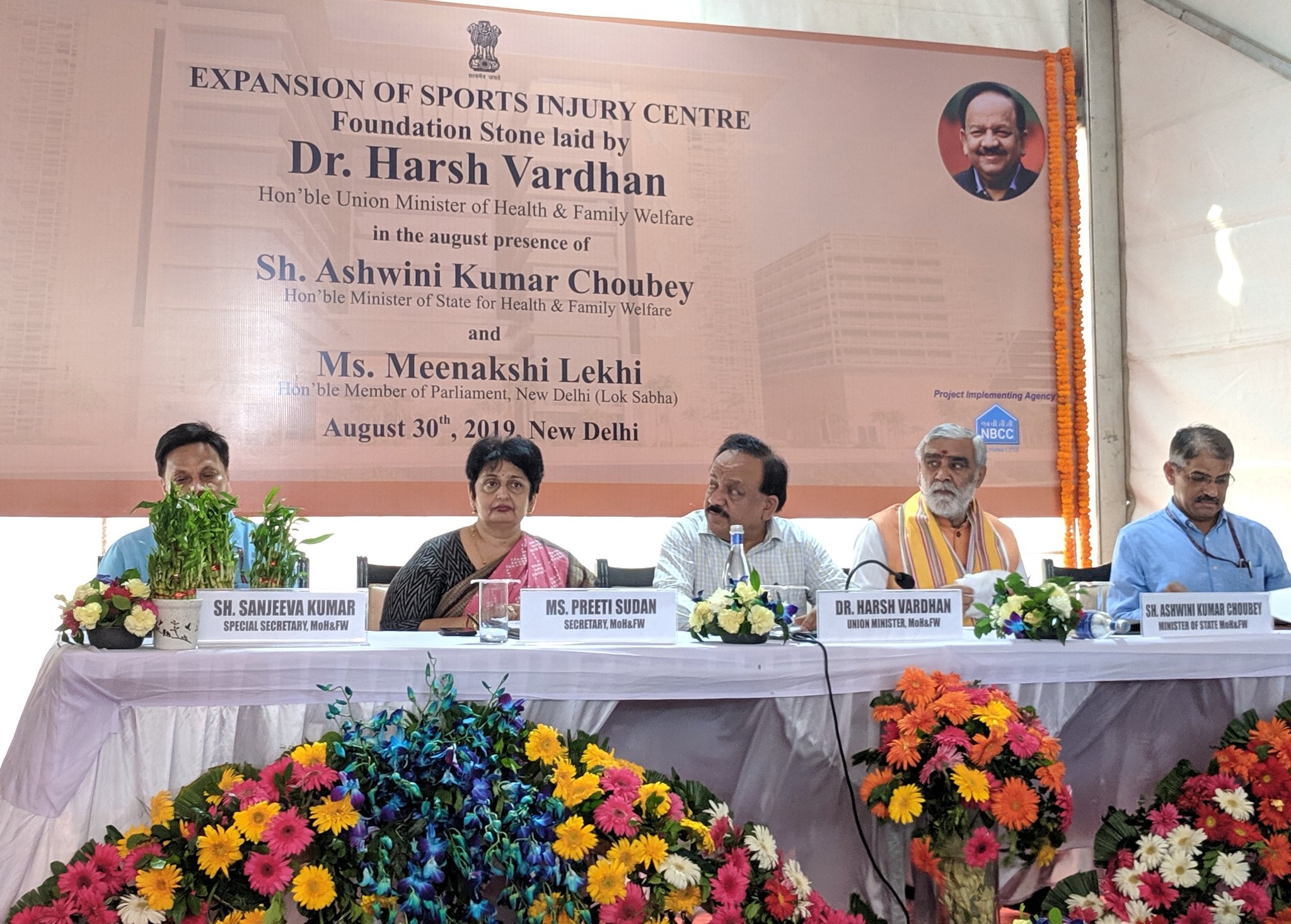 ministry-of-health-on-twitter-union-health-min-drharshvardhan-laid