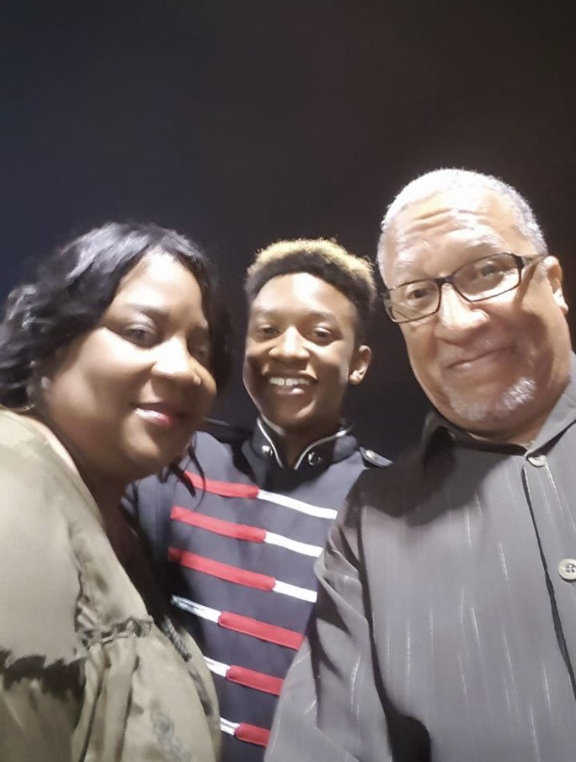 treyfresch's tweet photo. Dad, the pain of your lost stays so heavy I don’t need no reminder why & who I do it for. I’m heart broken but I’m gonna make you proud in everything I do. #periodt #pleasebewithme - your fave Drum major https://t.co/mvP1EurnhH