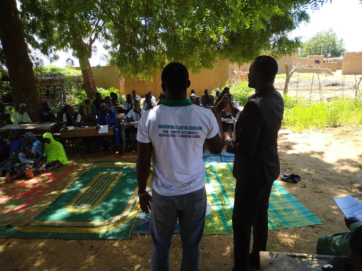 #FIJED_Sahel19 session de travail terrain avec les jeunes ruraux sur le site de #Tilware Retour d'expérience d'un bénéficiaire du programme IDEE de l'OIM Retour d'expérience de l'ANGMV sur l'implication des femmes et des jeunes dans la lutte contre la désertification.