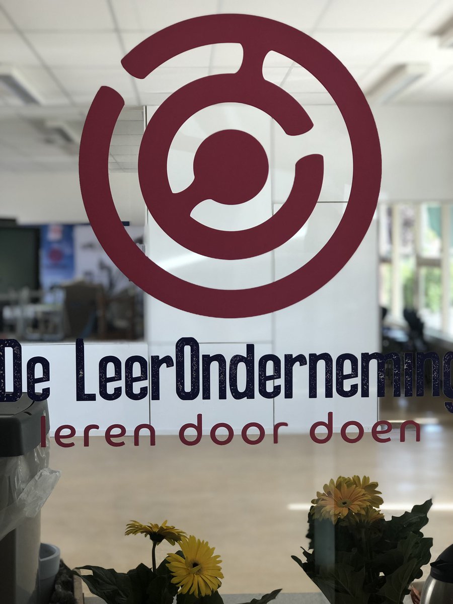 Zo (bijna) alle klassen zijn klaar. Een goed weekend en tot maandag👋🏻👋🏻 #vloernogindewax #LO2 #derestklaar #zinomtebeginnen #welkomLO1 #welkomLO2 #welkomLO3 #welkom LO4 #voorheteerstalleleerjaren #tof #lerendoordoen #10-14