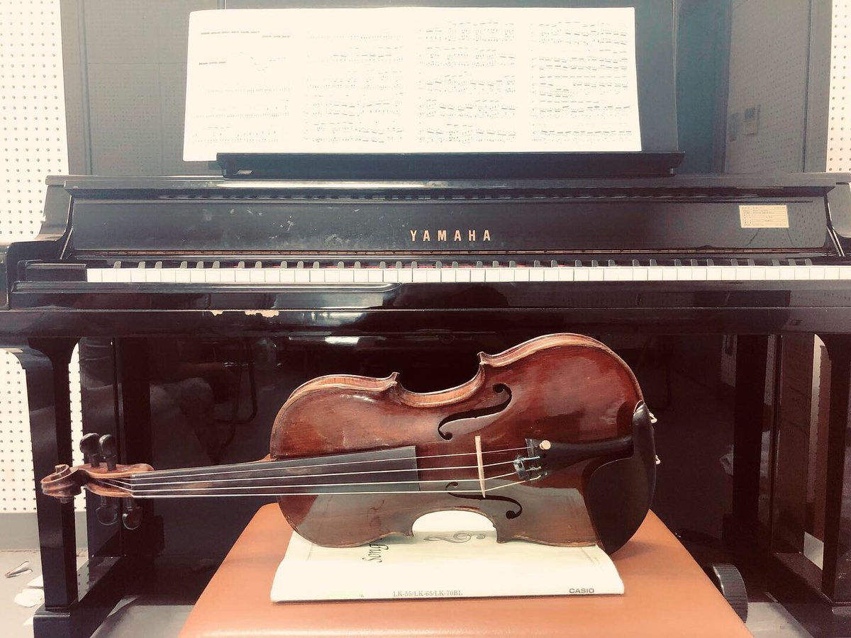 EnsembleSalute's tweet photo. あと1日🥂✨ 

今日はお洒落な��真をいただきました(o'ω'o)待ち受けにしたい……！
いよいよ明日です！是非足をお運びください🎻🎹 

#EnsembleSalute🥂 #8月31日開催 #15時開演 #国立ヴィオレホール https://t.co/ya06bnBSUZ
