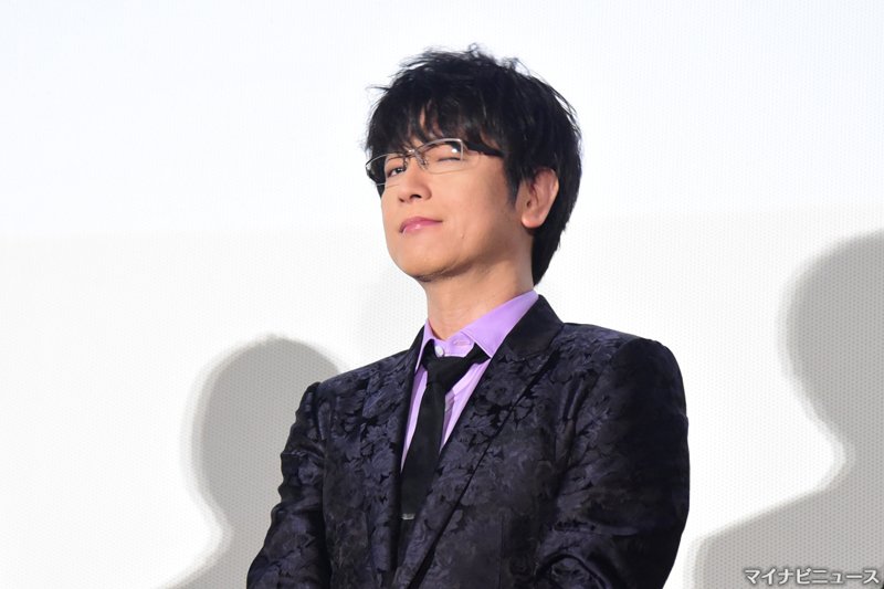 Chen Renee ミッチーの服はとても慎重だと思います 彼は松平直矩殿様の紫色と模様をスーツのバージョンに変えました 及川光博
