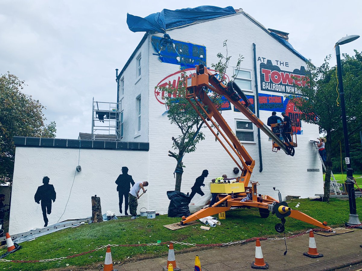 danieldaviesRPL's tweet image. This Sunday 3pm. #NewBrighton #Beatles #TheTowerBallroom #StreetArt @imaginewirral @WirralCouncil @Wirral_Chamber @Visit_Wirral #RockpointLeisure @BIIandBIIAB @wearethentia @experience_101 @UKHofficial @beerandpub @punchpubs @marckenny @Instoflicensing