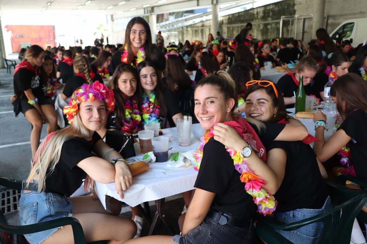 Sigman bazkaldu dute gazteek, #Elgoibar-ko Gune Askekoek antolatutako bazkarian barren.eus/albisteak/jaia…
#gazteeneguna #sanbartolomeak2019 #jaiak #festak #GuneAskea