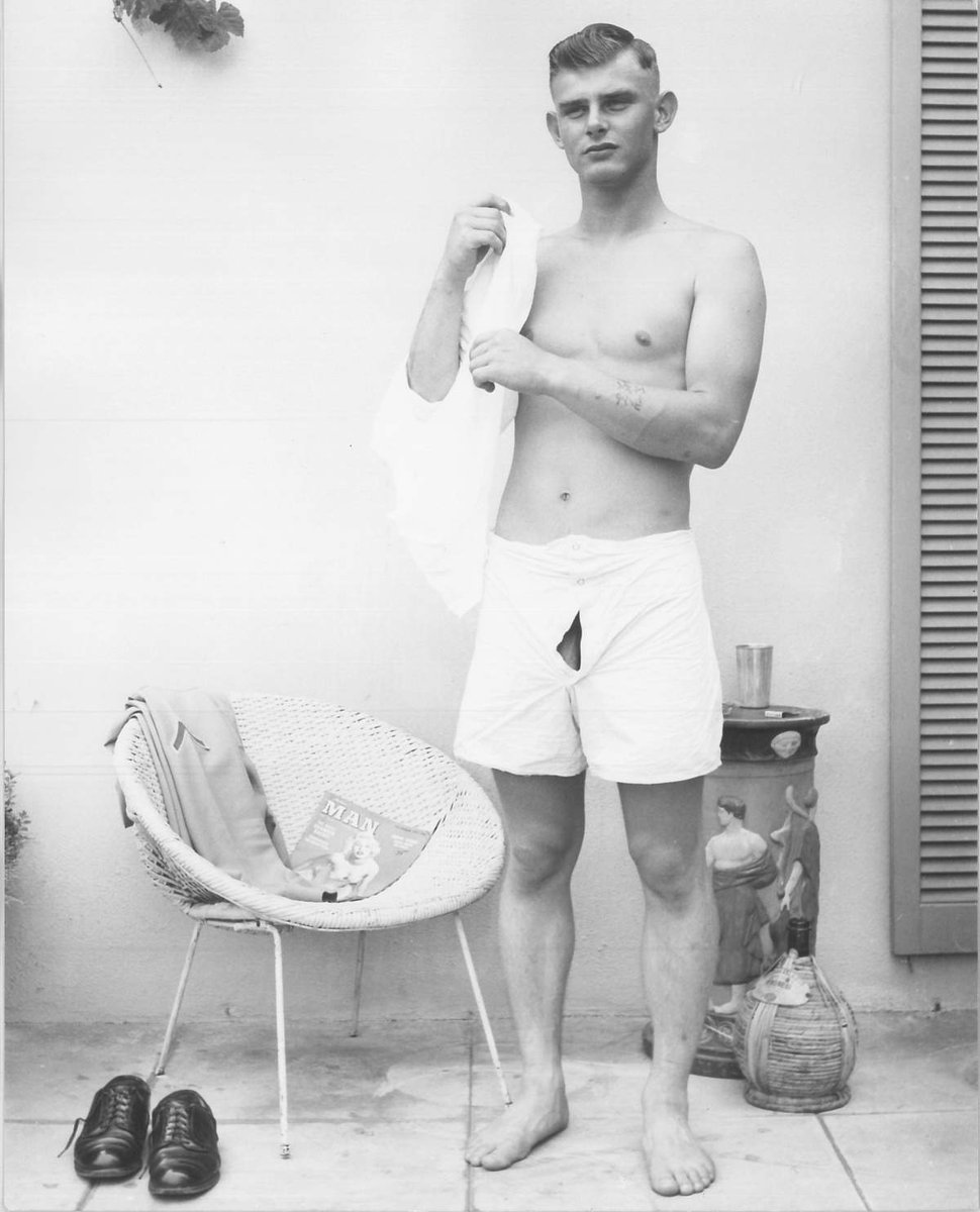 creatureblackl1's tweet photo. Jerry Bayless aka Jerry Bayes [Photos by Pat Milo] Los Angeles, 1956 or so. The issue of the Modern Man magazine was published in December, 1955. #jerrybayless #jerrybayes #patmilo #vintagemen #vintagegay #vintagephysique #nakedmen #gaymen #nakedgay #gay #uncut https://t.co/T8wzBpcJGZ