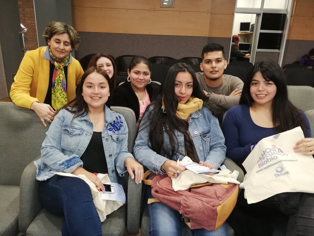 ahoraescuandob1's tweet photo. Estamos en @SantoTomasConce difundiendo la #LeyHonorarios y #CotizacionTemprana en cierre Proyecto #FEP2019 en #Concepción @previsionsocial @TrabajoBiobio https://t.co/S6M0AVSomz