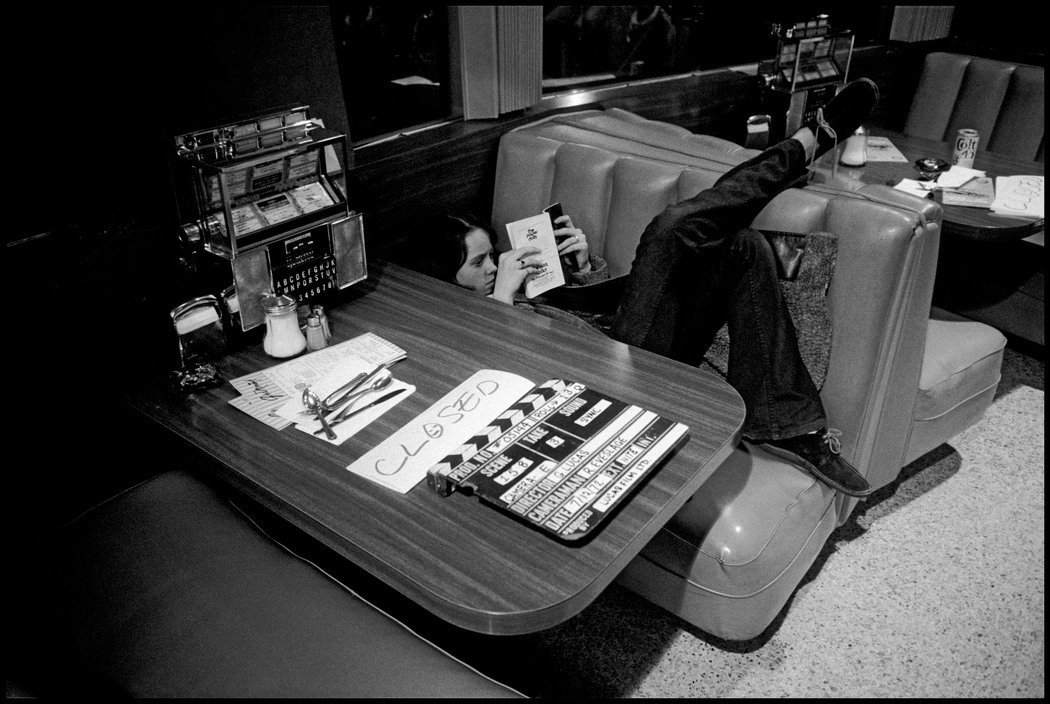 Dennis StockMackenzie Phillips on the set of American Graffiti, 1972Can anyone make out the book she's reading?