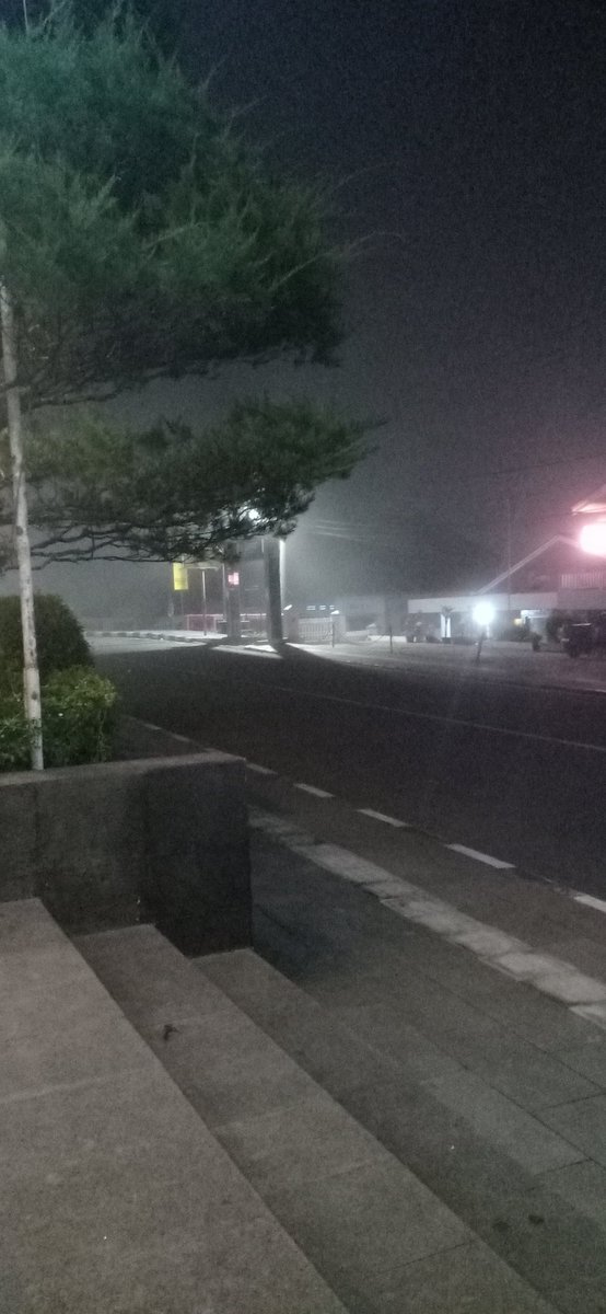 Defriyuanda_'s tweet photo. Kabut https://t.co/ZzHJdes8Q8