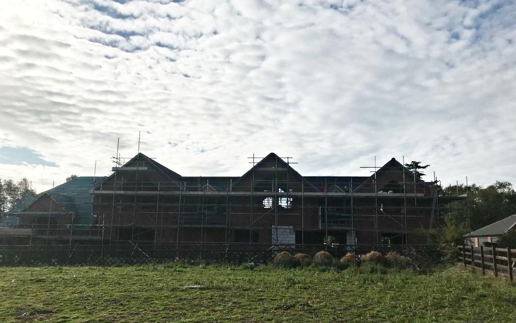 Nottsdeveloper's tweet photo. The house at Rugeley roof is almost on https://t.co/3KpliK2nUZ