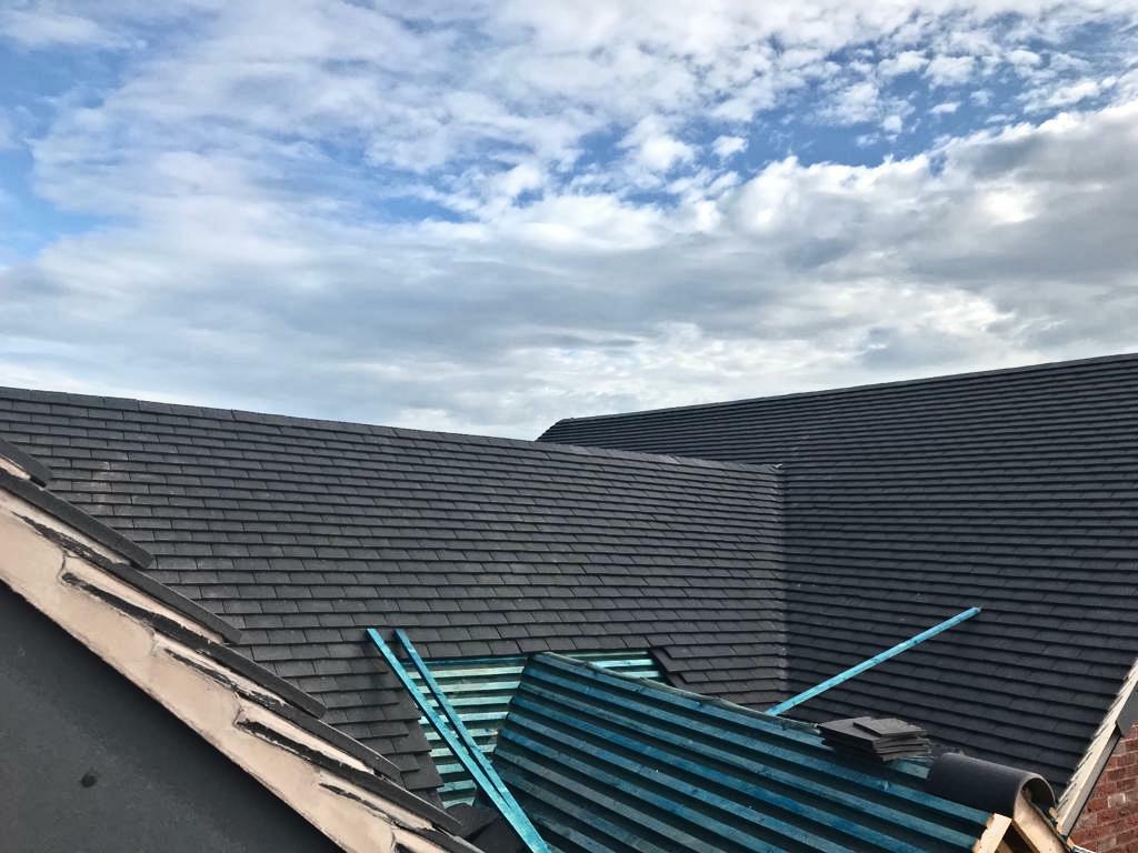 Nottsdeveloper's tweet photo. The house at Rugeley roof is almost on https://t.co/3KpliK2nUZ