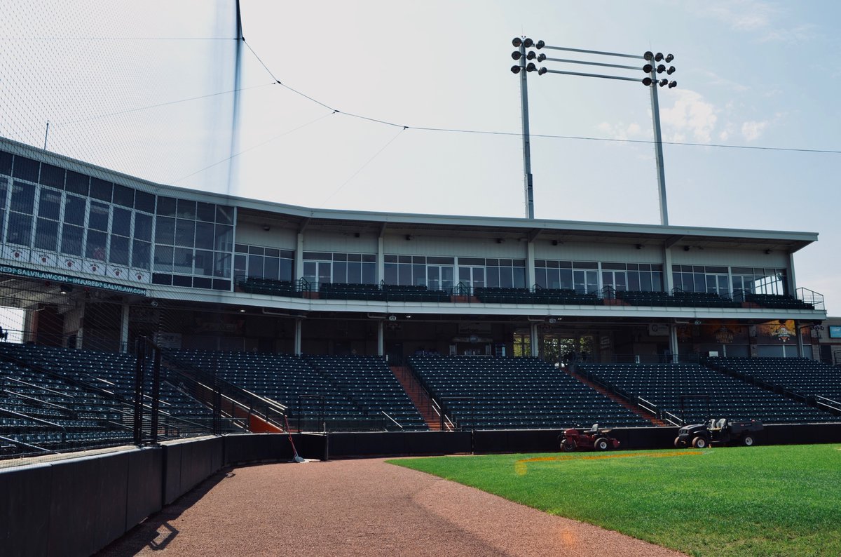 MidwestNetting's tweet image. @MidwestNetting replaced and installed a beautiful #backstopnetting system for the Schaumburg @boomersbaseball at Boomers Stadium. With a capacity of 7,365, this netting not only ensures safety to the fans but brings a sleek modern look to the stadium.  #mns #baseballnetting