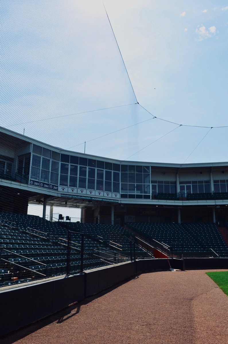 MidwestNetting's tweet image. @MidwestNetting replaced and installed a beautiful #backstopnetting system for the Schaumburg @boomersbaseball at Boomers Stadium. With a capacity of 7,365, this netting not only ensures safety to the fans but brings a sleek modern look to the stadium.  #mns #baseballnetting