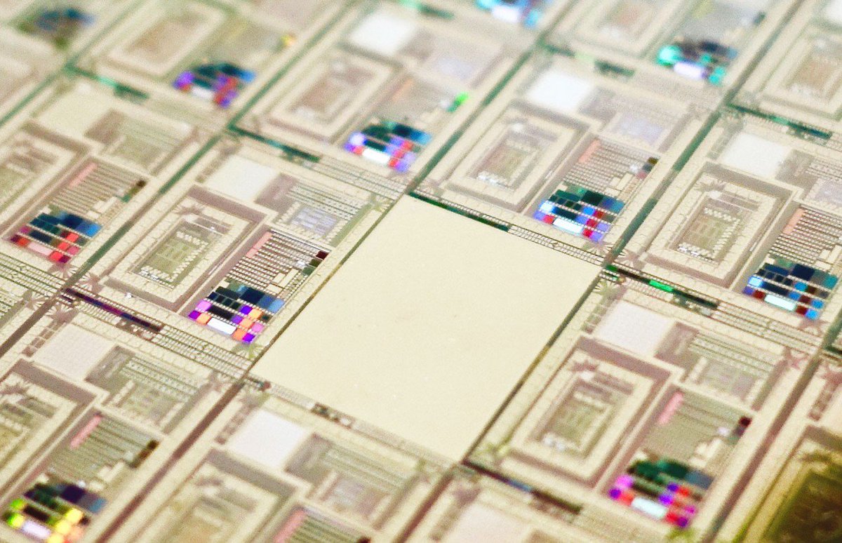 How a #quantumcomputer could break 2048-bit RSA encryption in 8 hours via <a href="/techreview/">MIT Technology Review</a> dky.bz/2ZIlqsB