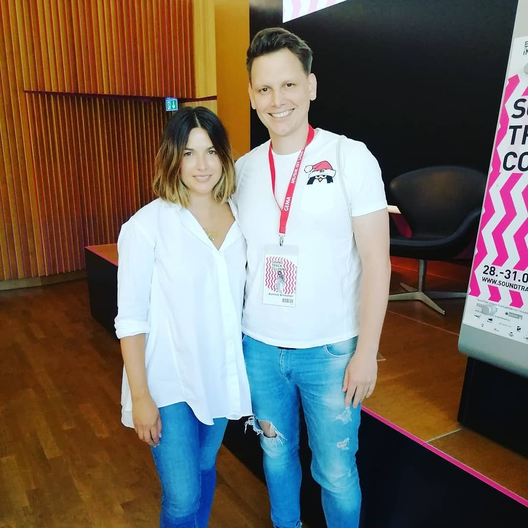 cheryl_alyson's tweet photo. #AmeliaWarner with a fan today 📸 via prula  -  Today I had the honor to meet @AmeliaWarnerUK at the #soundtrackcologne. She is a film score composer who has the unique ability to create a rare vulnerability with her chords and melodys, that will touch your heart... https://t.co/z2LIg2SlED