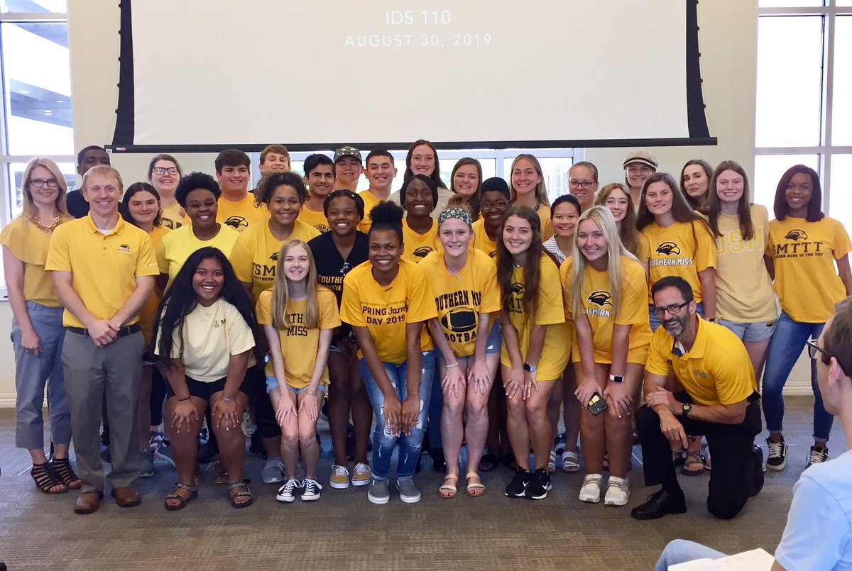 Our freshman seminar class has a lot of students going gold today! #LDClassof2023 #gogoldfriday #SMTTT 💛🖤