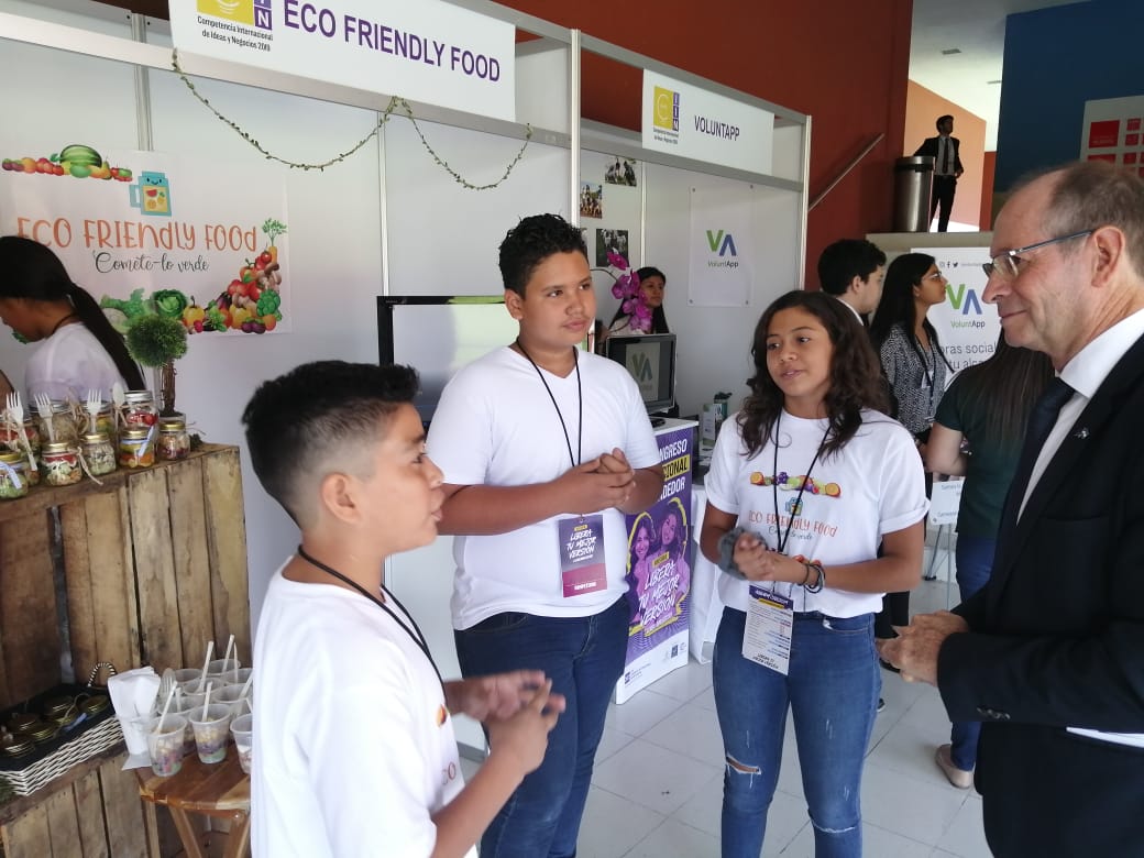 UEenElSalvador's tweet photo. #CooperaciónUE Uno de los componentes principales del CiES es la competencia internacional de ideas y negocios con la muestra empresarial. SHOP ON IT! y Eco Friendly Food participan por asesorías y otros beneficios valorados en más de $10,000. #DareToBreak https://t.co/zhpPXRwFfe