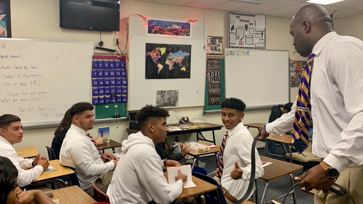 MillerHS_StuCo's tweet photo. Game Days at Miller Always So Much Fun!!! 💜🏈🤩🙌
#MBN @BucsHs @MillerBucNation https://t.co/YyDHGLLNuF