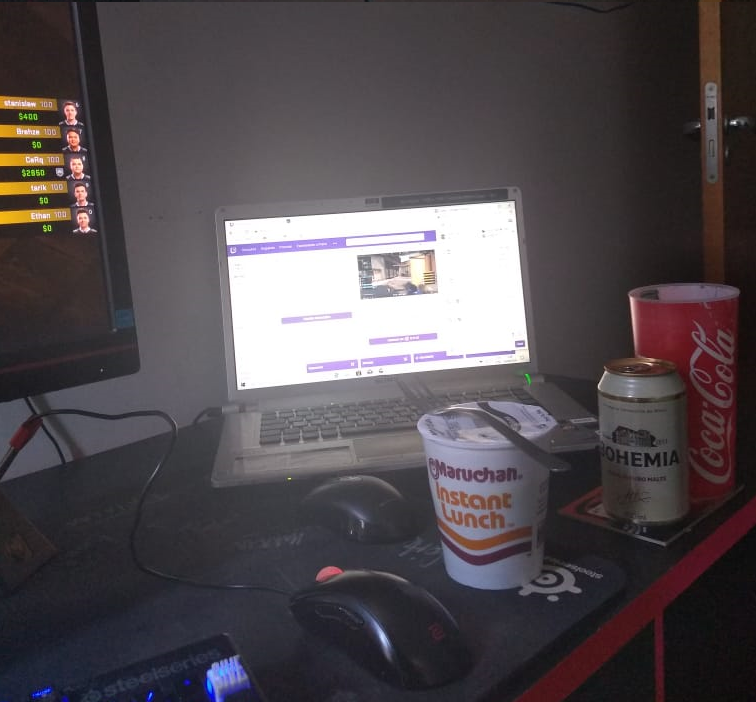 VelhoVamp1's tweet photo. #AlmoçocomTarik e @realCarva !
No more marmitas! Agoraé Miojinho e Puro malte.
#vamosmibr #vvv #carva #tribonera #agg https://t.co/jCqjamMtUF