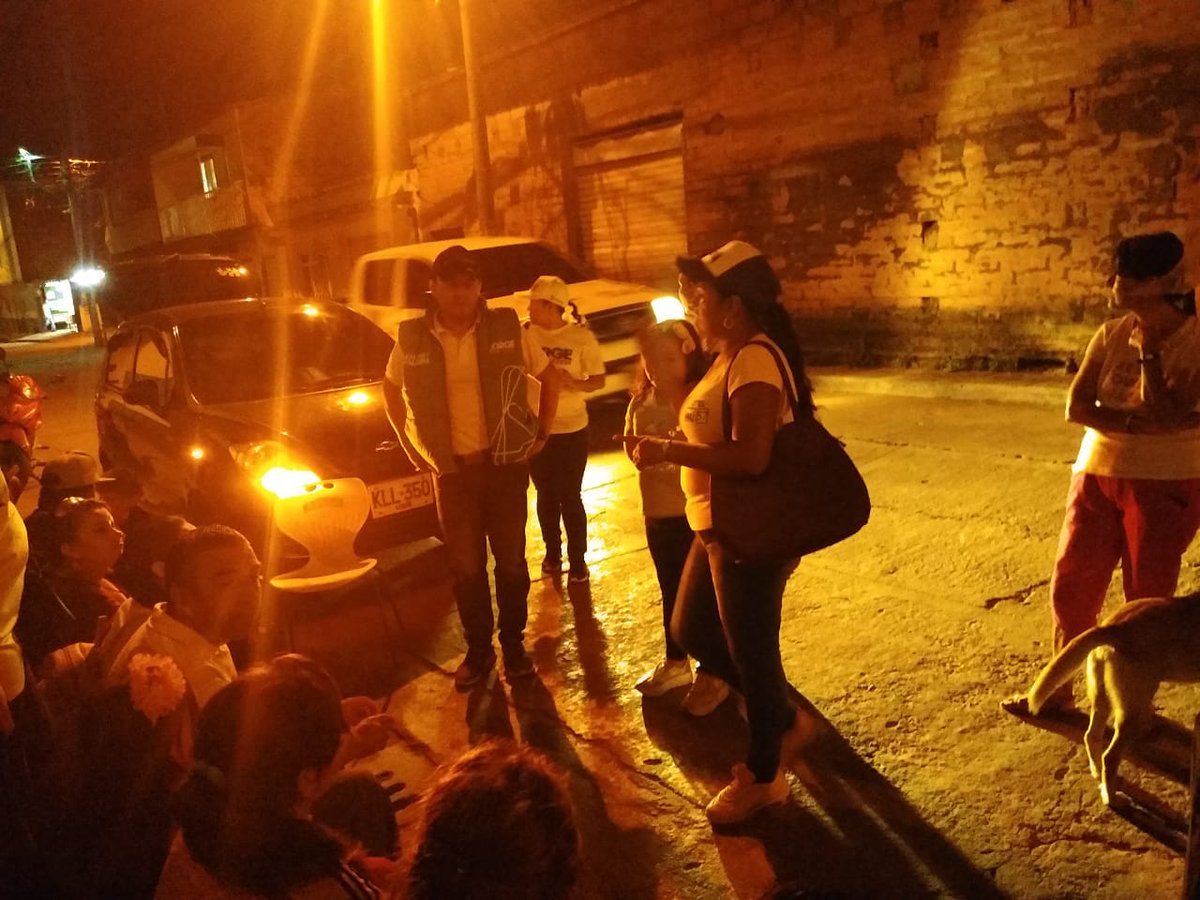 LuzAsamblea's tweet photo. Grata sorpresa para Gloria DíaZ candidata #ADA3 cada vez somos más #Asamblea #ADA57 #Unaluzparasantander Construyendo y Recuperando el tejido social https://t.co/cXhC196pHB