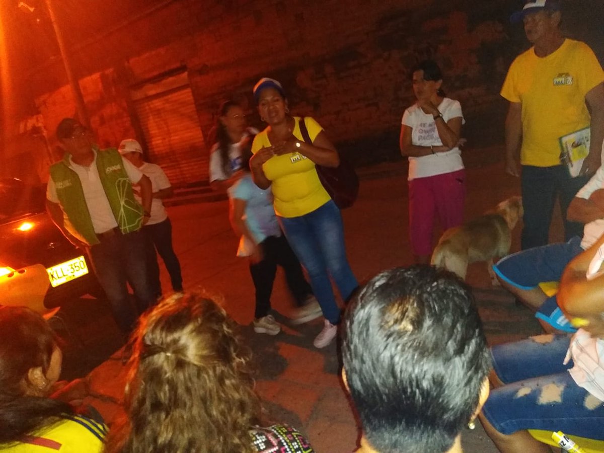 LuzAsamblea's tweet photo. Grata sorpresa para Gloria DíaZ candidata #ADA3 cada vez somos más #Asamblea #ADA57 #Unaluzparasantander Construyendo y Recuperando el tejido social https://t.co/cXhC196pHB