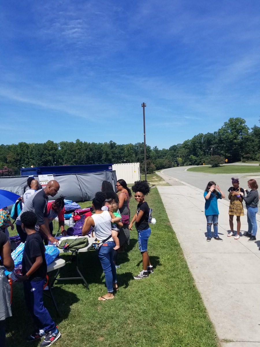 LMBMSBand's tweet photo. Hey @JasonKamras @LevarStoney 
#WeareRPS 
Here at @lmbmsrva giving back to our community https://t.co/Nn9152aCCE