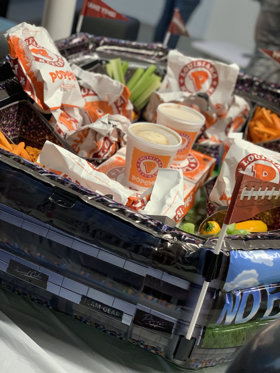 AdRizerTech's tweet image. We work hard, We play hard. 🏈 Get in on the excitement here: hubs.ly/H0kxnlq0 #MyLifeAtTheA #Sarasota