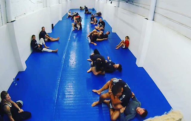 BalanceMMA's tweet photo. #Philly #Nogi academy at #BalanceHQ in #Fishtown! If you’re a #10planetjiujitsu fan, you’ll fit right in! We have Nogi every day of the week here in #Philadelphia. #bjj #nogijiujitsu #mma #jiujitsumemes #eddiebravo https://t.co/ChJCKl4bCE