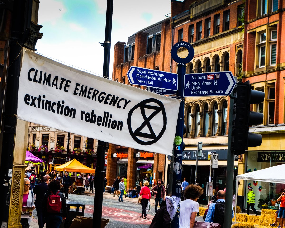 Extinction Rebellion protest taking over Deansgate, Manchester. @ExtinctionR @XR_MCR #ExtinctionRebellion #ExtinctionRebellionManchester #NorthernRebellion