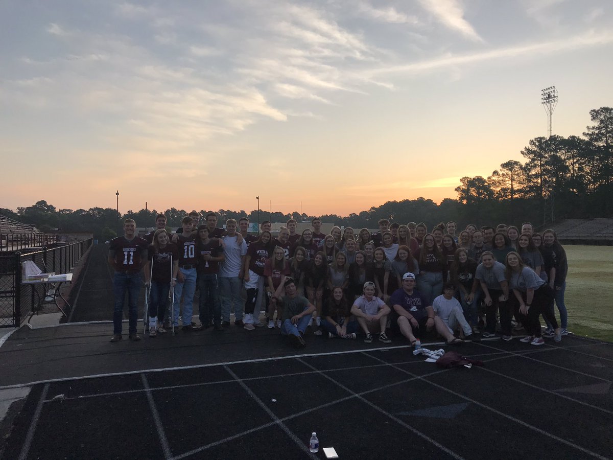 WOHSstuco's tweet photo. Great turn out for Senior sunrise this morning https://t.co/pmolTFiqdS