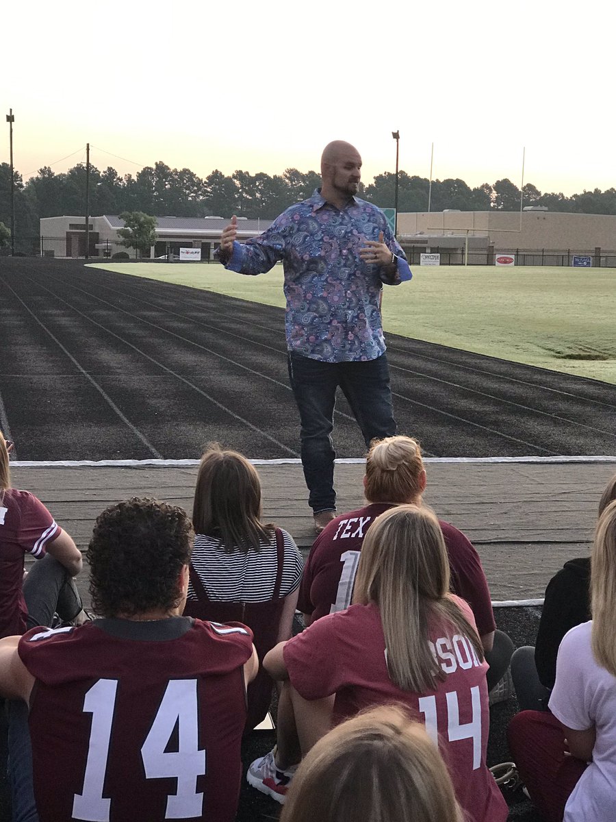 WOHSstuco's tweet photo. Great turn out for Senior sunrise this morning https://t.co/pmolTFiqdS