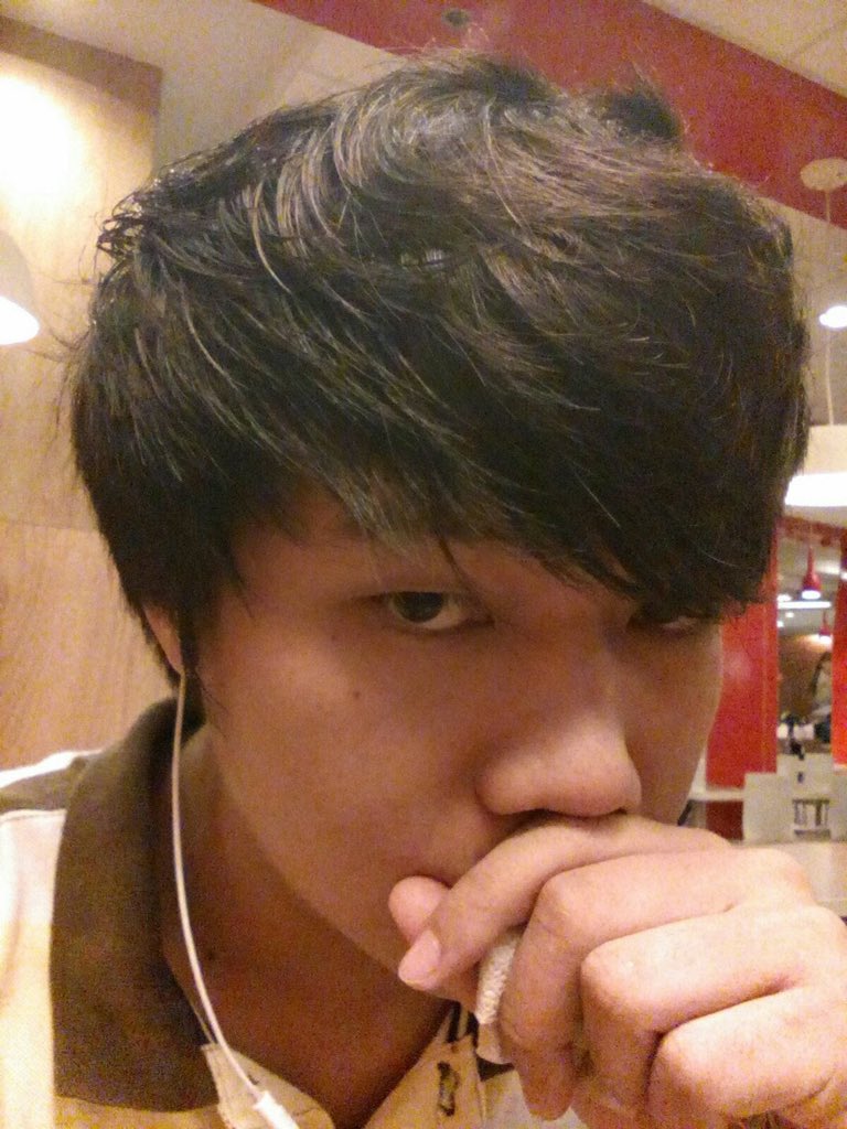 AzacielXD's tweet photo. Hmmmmm?

#MNL48 #Daryll #MNLovesSelfieDay https://t.co/1AcUAaKDIF